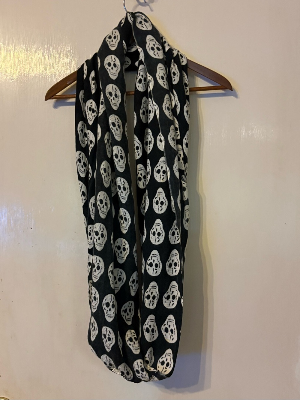 Black and White Skull Print Infinity Scarf - Brand Unspecified